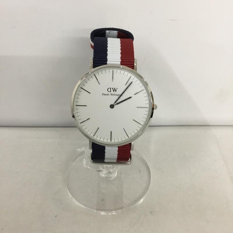 ダニエルウェリントン Daniel Wellington 腕時計 アナログ(クォーツ式) 0203DW ロゴ、文字 赤 / レッド / X 白 / ホワイト / X 紺 / ネイビー / メンズ USED 古着 中古 10135191