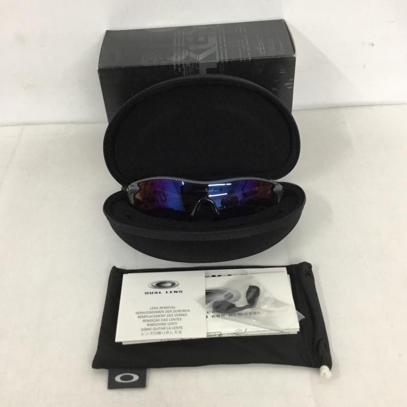 オークリー OAKLEY めがね・サングラス サングラス OO9206-04 RADARLOCK スポーツサングラス ロゴ、文字 黒 / ブラック / X 灰 / グレー / メンズ USED 古着 中古 10129377