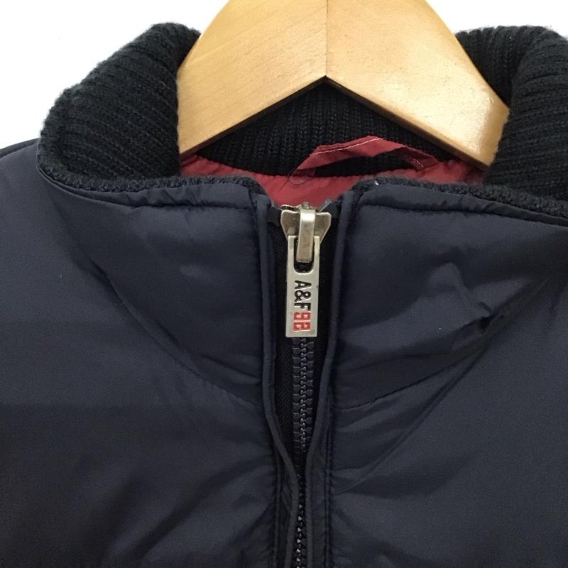 アバクロンビーアンドフィッチ ABERCROMBIE&FITCH ベスト ベスト ジップアップベスト ダウンベスト ノースリーブ M ロゴ、文字 紺 / ネイビー / メンズ USED 古着 中古 10128692