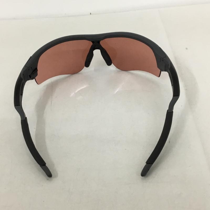 オークリー OAKLEY めがね・サングラス サングラス OO9206-04 RADARLOCK スポーツサングラス ロゴ、文字 灰 / グレー / X 黒 / ブラック / メンズ USED 古着 中古 10129378