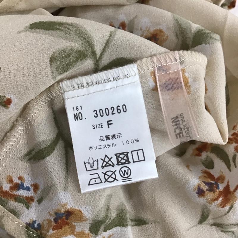ワンアフター アナザー ナイスクラップ one after another NICE CLAUP カットソー 長袖 300260 フルールレトロブラウス Vネック FREE 花柄 ベージュ / ベージュ /  レディース USED 古着 中古 10108317