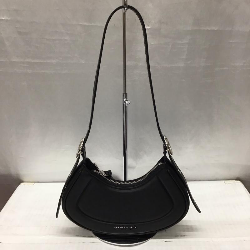 チャールズアンドキース charles&keith ハンドバッグ ハンドバッグ 20271059 ペトラ カーブショルダーバッグ ロゴ、文字 黒 / ブラック / レディース USED 古着 中古 10120212