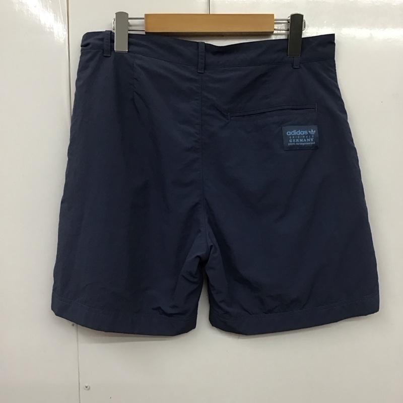 アディダス adidas パンツ ショートパンツ ショートパンツ ハーフパンツ カジュアルパンツ ロゴ、文字 紺 / ネイビー /  メンズ USED 古着 中古 10123688