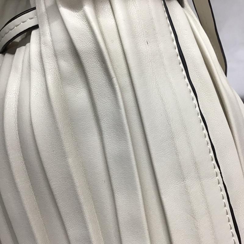 ザラ ZARA ショルダーバッグ ショルダーバッグ 8389 204 040 プリーツ フェイクレザー 無地 アイボリー / アイボリー / レディース USED 古着 中古 10121631
