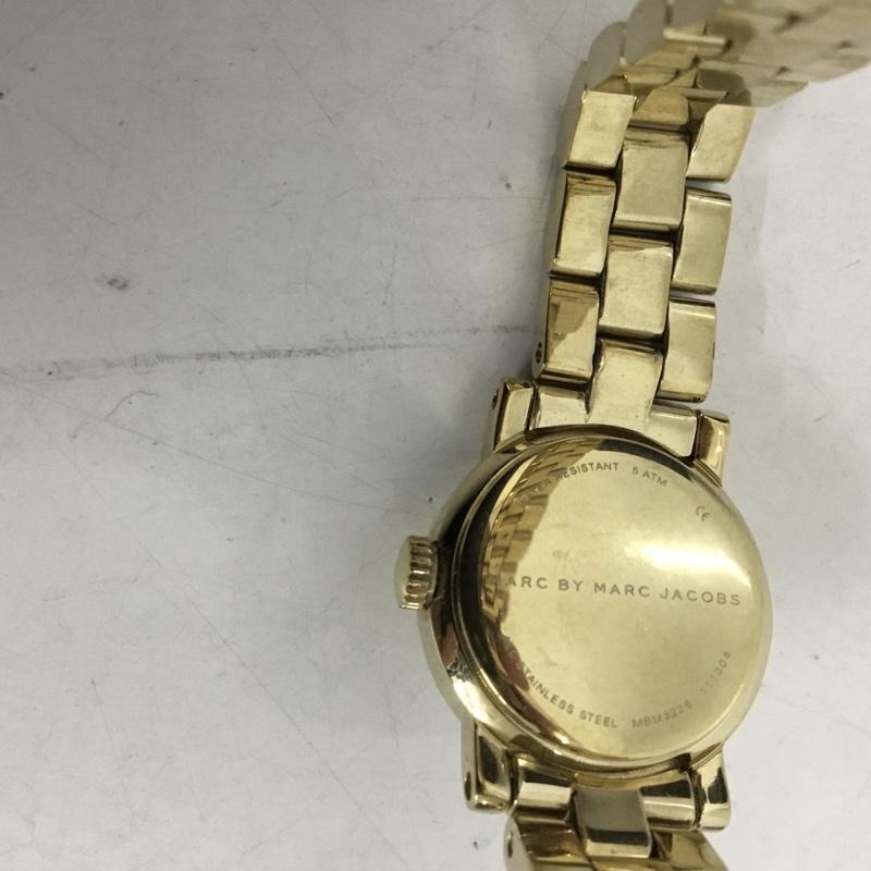 マークジェイコブス MARCJACOBS 腕時計 アナログ(クォーツ式) 111308 箱有 ロゴ、文字 金 / ゴールド / レディース USED 古着 中古 10129001