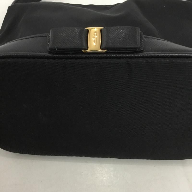 サルヴァトーレフェラガモ Salvatore Ferragamo ハンドバッグ ハンドバッグ AU-22 B127 ヴァラリボン ミニバッグ ワンポイント 黒 / ブラック / レディース USED 古着 中古 10128847