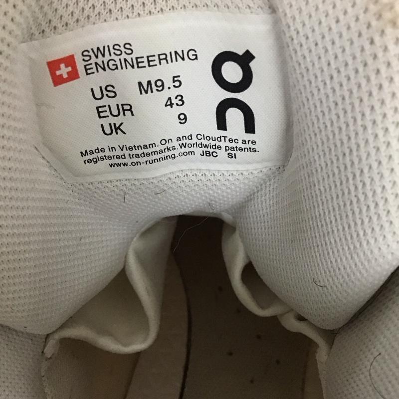 オン On スニーカー スニーカー CLOUDROCK Mid Waterproof 防水ハイキングブーツ UK9 US:9.5 ロゴ、文字 白 / ホワイト / メンズ USED 古着 中古 10135370