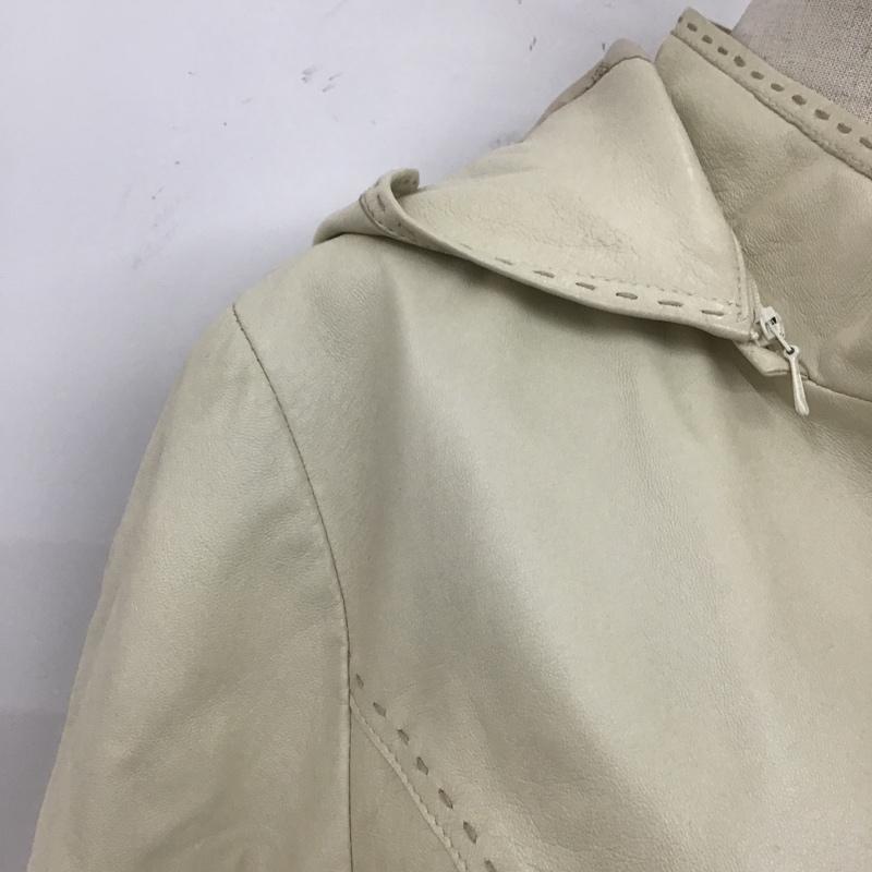 バルマン BALMAIN ジャケット、上着 ジャケット、ブレザー ラムレザージャケット フード付きジャケット 前ボタンレザージャケット アウター 無地 白 / ホワイト / レディース USED 古着 中古 10106282