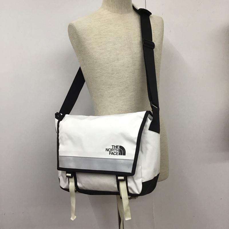 ザノースフェイス THE NORTH FACE メッセンジャーバッグ メッセンジャーバッグ NM81704 BCメッセンジャーバッグ ロゴ、文字 黒 / ブラック / X 白 / ホワイト / メンズ USED 古着 中古 10111775