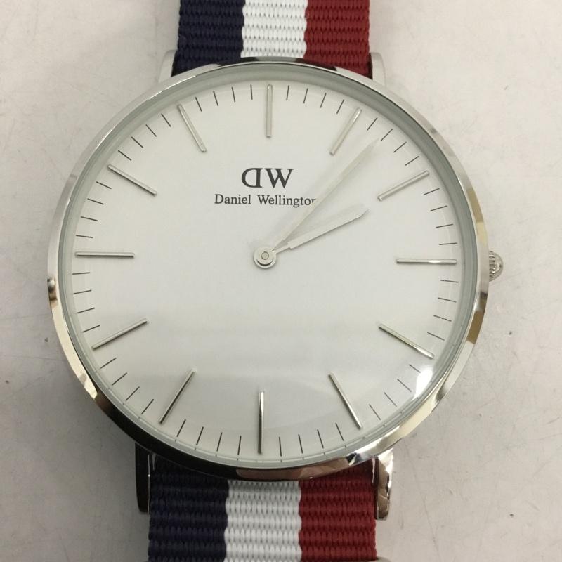 ダニエルウェリントン Daniel Wellington 腕時計 アナログ(クォーツ式) 0203DW ロゴ、文字 赤 / レッド / X 白 / ホワイト / X 紺 / ネイビー / メンズ USED 古着 中古 10135191