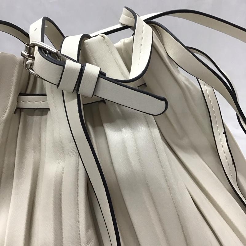 ザラ ZARA ショルダーバッグ ショルダーバッグ 8389 204 040 プリーツ フェイクレザー 無地 アイボリー / アイボリー / レディース USED 古着 中古 10121631