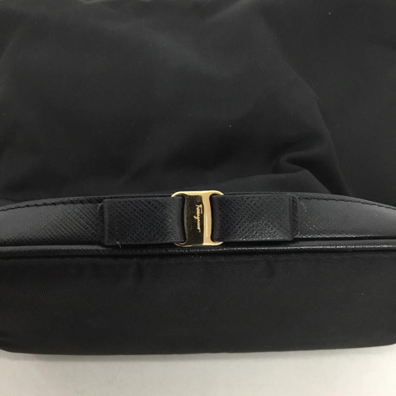 サルヴァトーレフェラガモ Salvatore Ferragamo ハンドバッグ ハンドバッグ AU-22 B127 ヴァラリボン ミニバッグ ワンポイント 黒 / ブラック / レディース USED 古着 中古 10128847