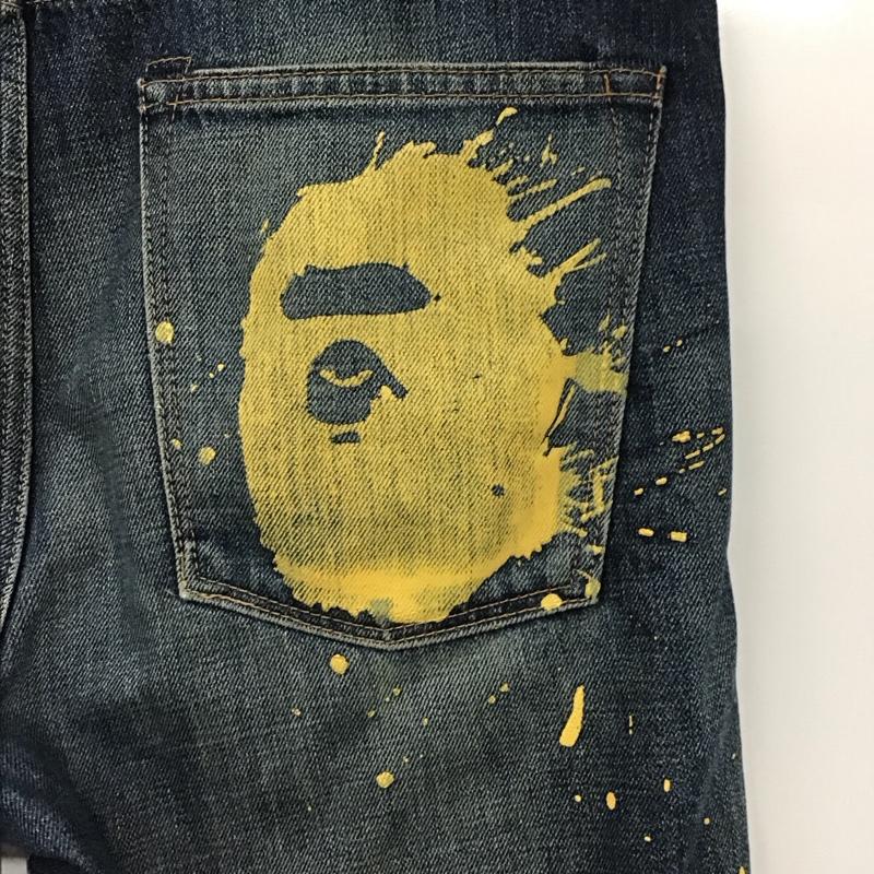 アベイシングエイプ A BATHING APE パンツ デニム、ジーンズ デニムパンツ スリムパンツ カジュアルパンツ 43インチ プリント X ダメージ加工 インディゴ / インディゴ / メンズ USED 古着 中古 10132405