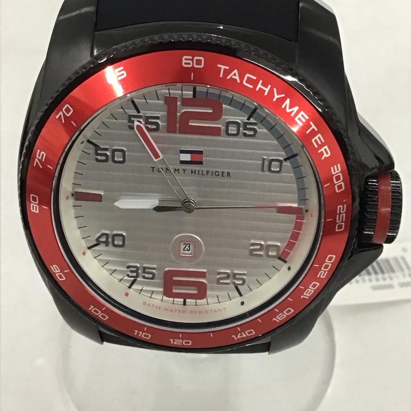 トミーヒルフィガー TOMMY HILFIGER 腕時計 アナログ(クォーツ式) TH.113.1.96.1238 ラバーバンド ロゴ、文字 黒 / ブラック / X 赤 / レッド / X 銀 / シルバー / メンズ USED 古着 中古 10135218