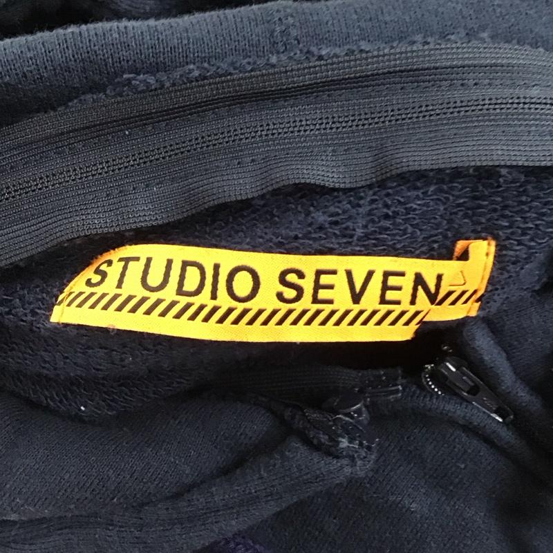 スタジオセブン STUDIO SEVEN パーカー 長袖 70864311 長袖パーカー フード付きパーカー プリントスウェット トレーナー M ロゴ、文字 紺 / ネイビー /  メンズ USED 古着 中古 10124674