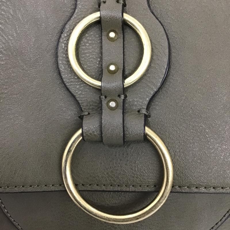 ゲス Guess ショルダーバッグ ショルダーバッグ DIXIE CROSSBODY FLAP VB457121 レザー ロゴ、文字 カーキ / カーキ / X 金 / ゴールド / レディース USED 古着 中古 10100792