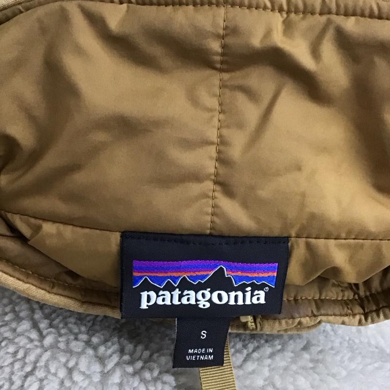 パタゴニア patagonia ジャケット、上着 ジャケット、ブレザー 22945fa23 フリースジャケット スタンドカラー アウター S ロゴ、文字 ベージュ / ベージュ / レディース USED 古着 中古 10125719