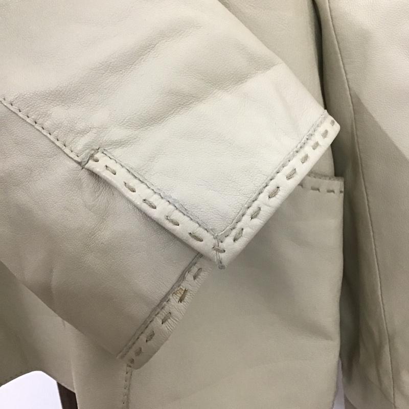 バルマン BALMAIN ジャケット、上着 ジャケット、ブレザー ラムレザージャケット フード付きジャケット 前ボタンレザージャケット アウター 無地 白 / ホワイト / レディース USED 古着 中古 10106282