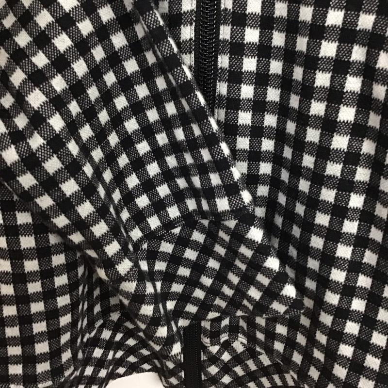 バーバリーブラックレーベル BURBERRY BLACK LABEL パーカー 長袖 ジップアップパーカー 長袖パーカー カジュアルジャケット 2 チェック 白 / ホワイト / X 黒 / ブラック / メンズ USED 古着 中古 10139706