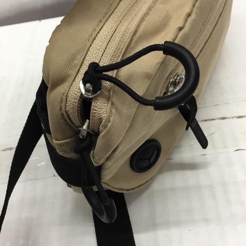 アシックス ASICS ウエストバッグ ウエストバッグ 3033A212 emmi WAISTPOUCH トレーニングバッグ ワンポイント ベージュ / ベージュ / X 黒 / ブラック / レディース USED 古着 中古 10120913