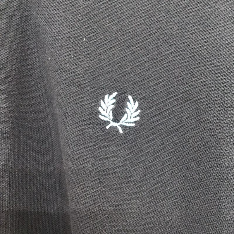 フレッドペリー FRED PERRY ポロシャツ 半袖 半袖ポロシャツ 半袖カットソー カラーシャツ 42 ロゴ、文字 紺 / ネイビー / メンズ USED 古着 中古 10132576