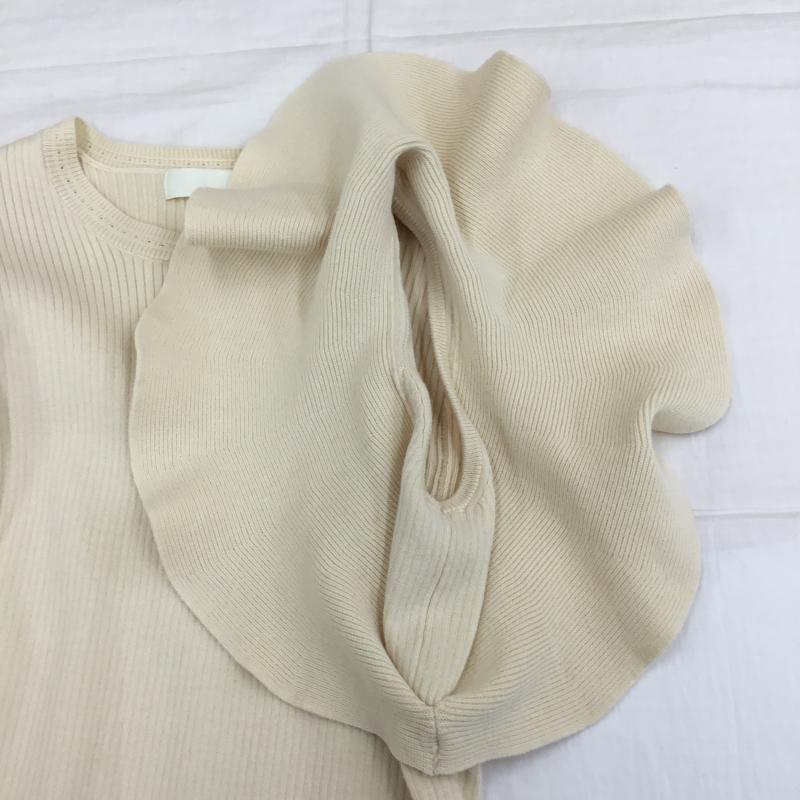 リリー ブラウン Lily Brown カットソー 半袖 ラッフルフリルニット FREE 無地 ベージュ / ベージュ / レディース USED 古着 中古 10135936