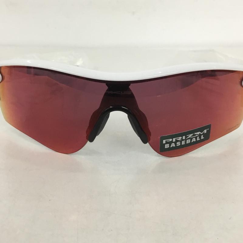 オークリー OAKLEY めがね・サングラス サングラス OO9206-26 RADARLOCK スポーツサングラス 箱有 ロゴ、文字 白 / ホワイト / X 銀 / シルバー / メンズ USED 古着 中古 10126888