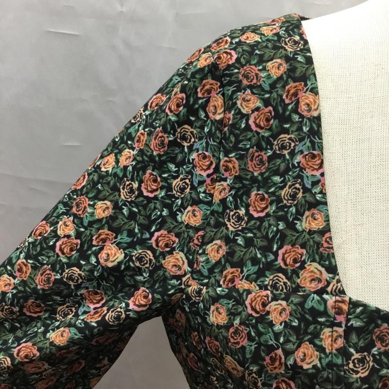 ザラ ZARA カットソー 長袖 8510 756 800 ショート丈 スクエアネック フロントホック M 花柄 マルチカラー / マルチカラー /  レディース USED 古着 中古 10107453