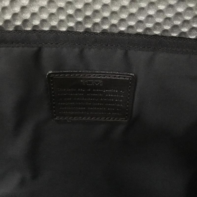 トゥミ TUMI ブリーフケース、書類かばん ブリーフケース、書類かばん ALPHA BRAVO ショルダーバッグ ロゴ、文字 灰 / グレー / メンズ USED 古着 中古 10136915
