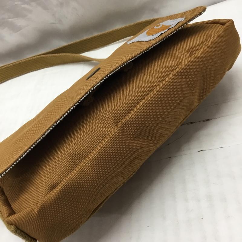 カーハート Carhartt ショルダーバッグ ショルダーバッグ 8913710102 サコッシュ ミニショルダー ロゴ、文字 キャメル / キャメル / メンズ USED 古着 中古 10120332