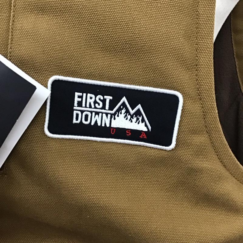 ファーストダウン FIRST DOWN ベスト ベスト 213-1525 中綿 タグ付き 難燃ダックベスト M ロゴ、文字 キャメル / キャメル / メンズ USED 古着 中古 10113923