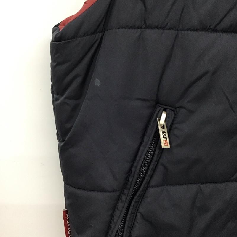 アバクロンビーアンドフィッチ ABERCROMBIE&FITCH ベスト ベスト ジップアップベスト ダウンベスト ノースリーブ M ロゴ、文字 紺 / ネイビー / メンズ USED 古着 中古 10128692