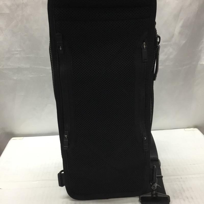 ポーター PORTER ボディバッグ ボディバッグ ヒート スリングショルダーバッグ ワンショルダー ロゴ、文字 黒 / ブラック / メンズ USED 古着 中古 10111990