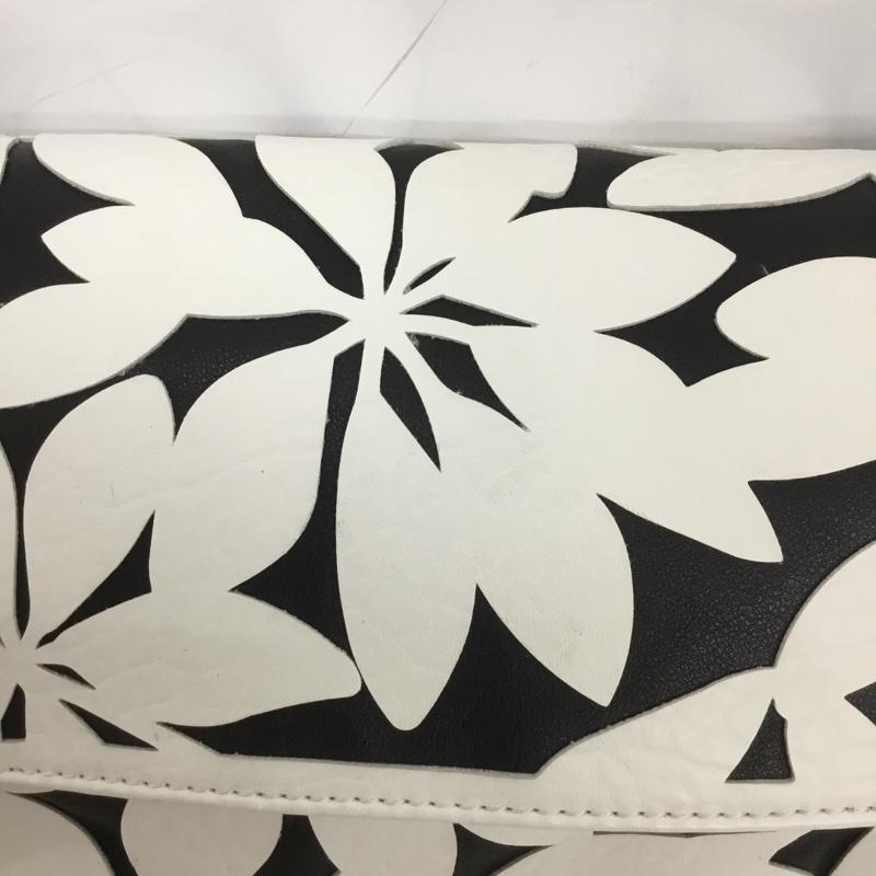 デシグアル Desigual ハンドバッグ ハンドバッグ 23SAXP72 パンチング加工 花柄 白 / ホワイト / X 黒 / ブラック / レディース USED 古着 中古 10137427