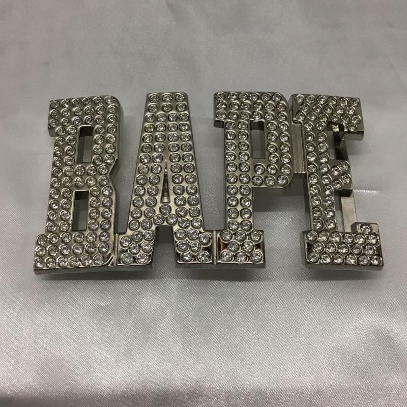 アベイシングエイプ A BATHING APE ベルト・バックル バックル ロゴ、文字 銀 / シルバー / メンズ USED 古着 中古 10109157
