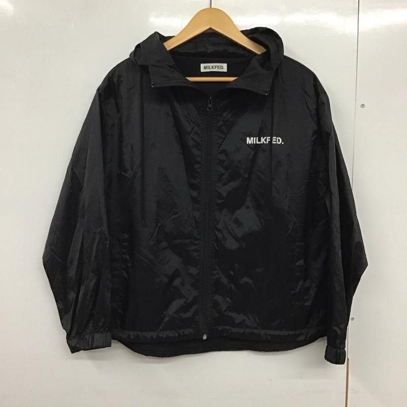 ミルクフェド MILKFED. ジャケット、上着 ジャンパー、ブルゾン ナイロンジャケット ジップアップパーカー アウター ロゴ、文字 黒 / ブラック / レディース USED 古着 中古 10132660
