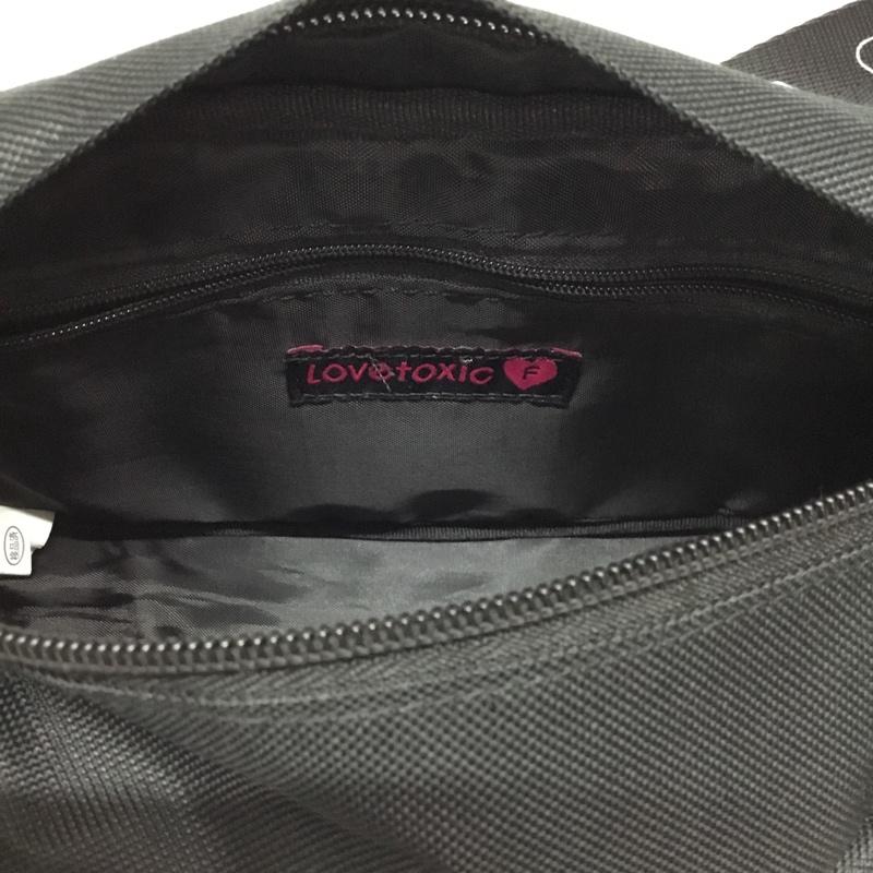 フィラ FILA ウエストバッグ ウエストバッグ LOVE TOXIC キッズ ガールズ ロゴ、文字 黒 / ブラック / レディース USED 古着 中古 10114846