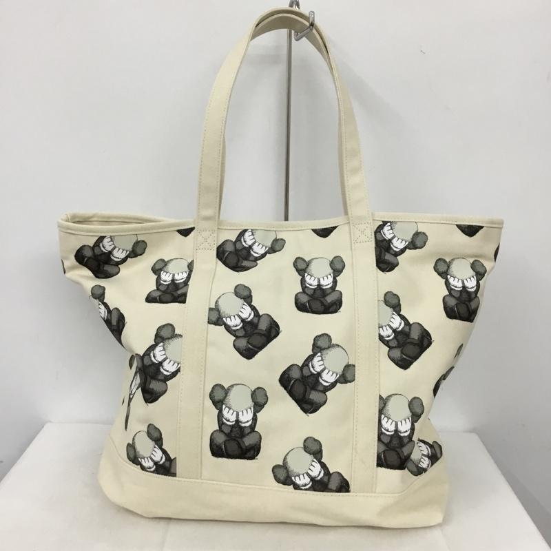 ユニクロ UNIQLO トートバッグ トートバッグ KAWS コラボ キャンバストート キャラクター アイボリー / アイボリー / メンズ USED 古着 中古 10136351
