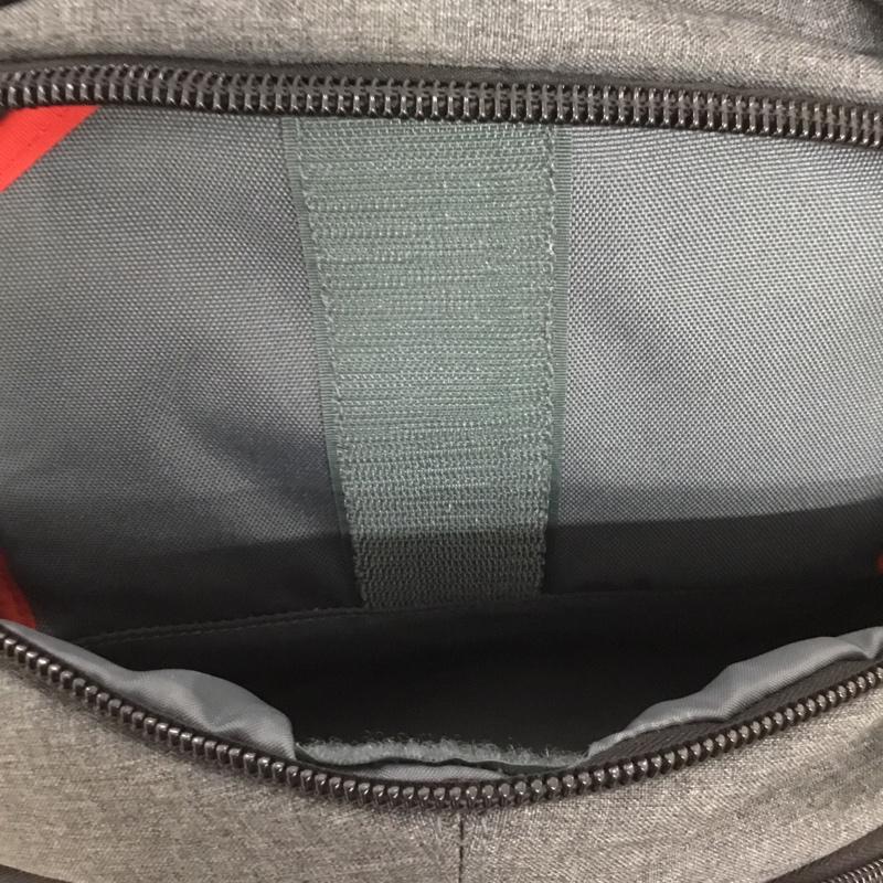 古着 USED リュックサック、デイパック リュックサック、デイバッグ CAPGY1 Wolffe Pack カメラリュック カメラバッグ タグ付き ロゴ、文字 灰 / グレー / メンズ USED 古着 中古 10128425