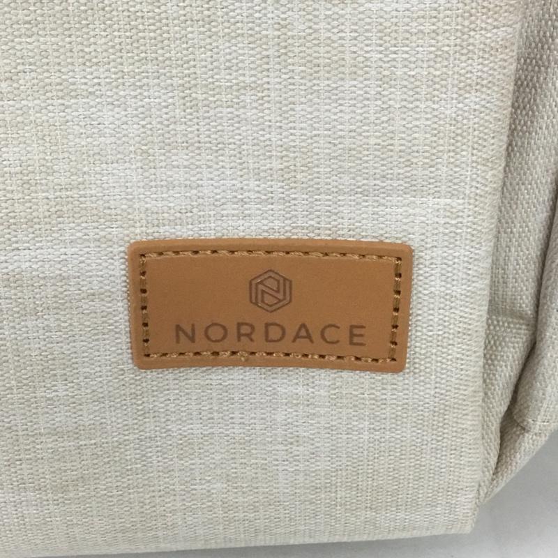 ノルディス NORDACE リュックサック、デイパック リュックサック、デイバッグ ND1001 軽量デイリーリュック USB充電 タグ付き ロゴ、文字 ベージュ / ベージュ / メンズ USED 古着 中古 10127505