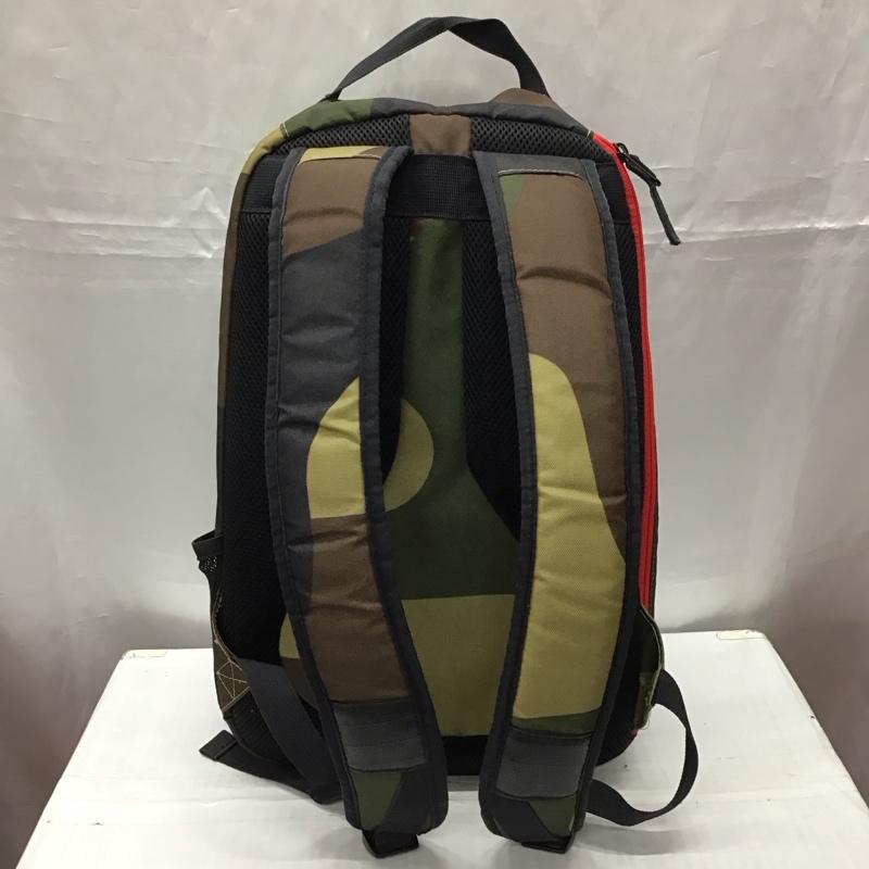 ニクソン NIXON リュックサック、デイパック リュックサック、デイバッグ Arch Backpack 迷彩 ワンポイント マルチカラー / マルチカラー / メンズ USED 古着 中古 10116054