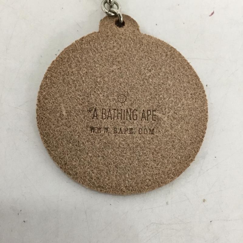 アベイシングエイプ A BATHING APE キーホルダー キーホルダー レザー ロゴ、文字 茶 / ブラウン / メンズ USED 古着 中古 10139084