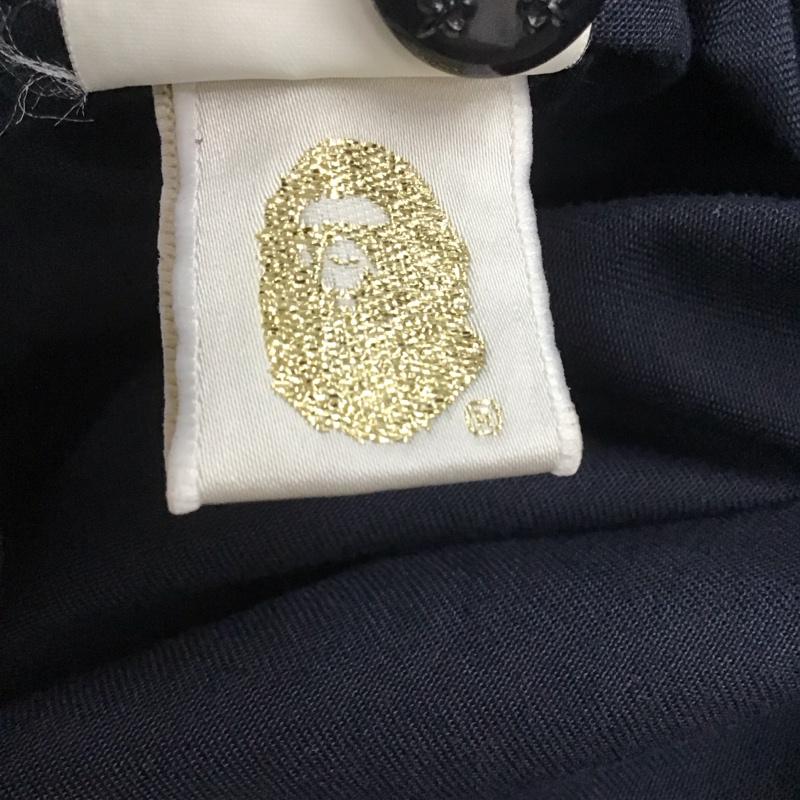 ベイプ BAPE シャツ、ブラウス 長袖 長袖シャツジャケット ミリタリーシャツ L ロゴ、文字 紺 / ネイビー / メンズ USED 古着 中古 10140492