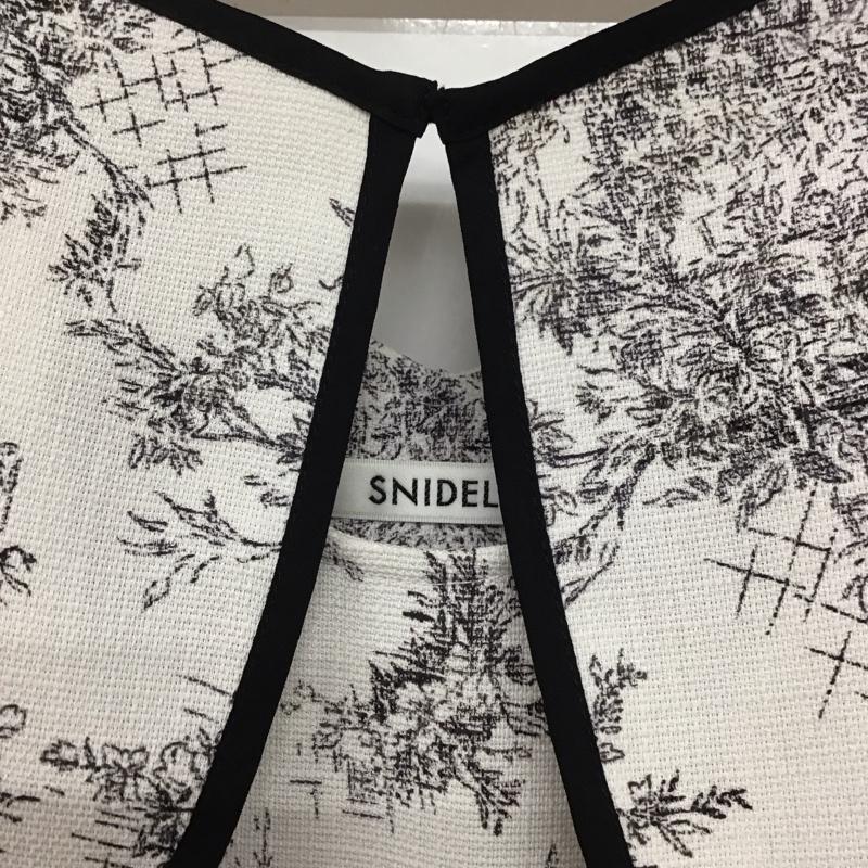 スナイデル SNIDEL ワンピース ロングスカート ノースリーブワンピース ロングスカート フレアスカート 0 プリント 白 / ホワイト / X 黒 / ブラック / レディース USED 古着 中古 10137558