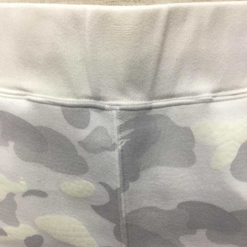 アベイシングエイプ A BATHING APE パンツ ショートパンツ ショートパンツ ハーフパンツ カジュアルパンツ L プリント 白 / ホワイト / X 灰 / グレー /  メンズ USED 古着 中古 10121696