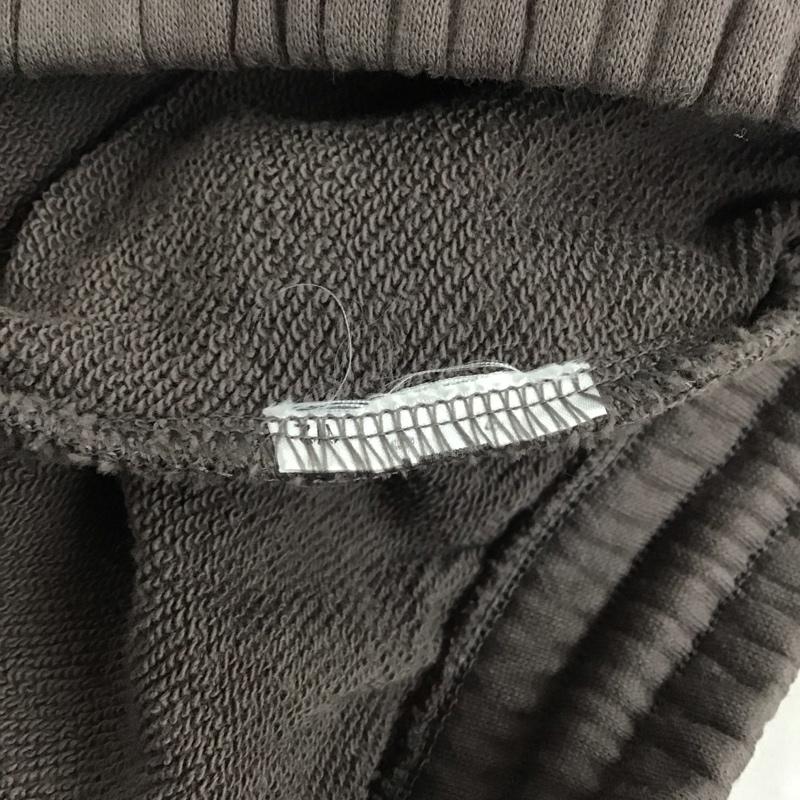 アディダス adidas パンツ ショートパンツ ハーフパンツ ショートパンツ カジュアルパンツ ロゴ、文字 灰 / グレー /  メンズ USED 古着 中古 10123687