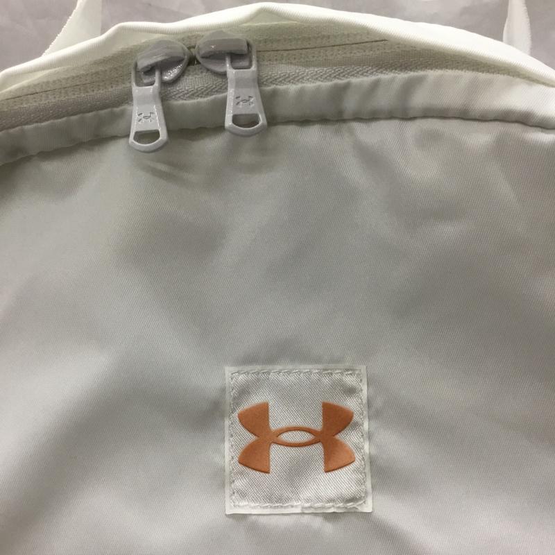 アンダーアーマー UNDER ARMOUR リュックサック、デイパック リュックサック、デイバッグ 1362225 バックパック ワンポイント 白 / ホワイト / レディース USED 古着 中古 10119655