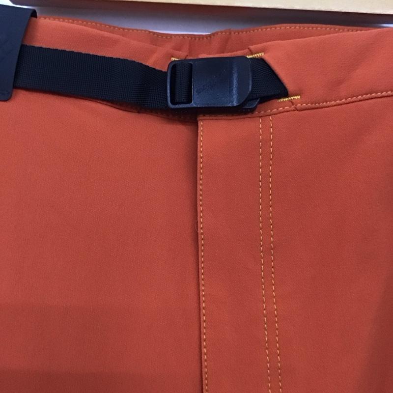 モンベル mont-bell パンツ ワークパンツ、ペインターパンツ 1105498 クリフパンツ スリムパンツ ストレッチパンツ L ロゴ、文字 橙 / オレンジ /  メンズ USED 古着 中古 10122004