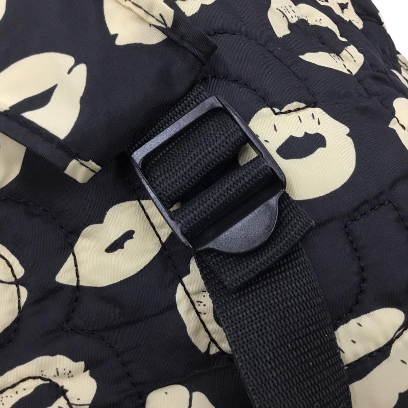 マークバイマークジェイコブス MARC by MARC JACOBS リュックサック、デイパック リュックサック、デイバッグ リップ柄 キルティング ロゴ、文字 黒 / ブラック / X ベージュ / ベージュ / レディース USED 古着 中古 10105985