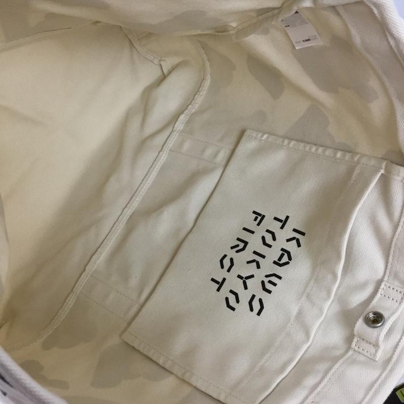ユニクロ UNIQLO トートバッグ トートバッグ KAWS コラボ キャンバストート キャラクター アイボリー / アイボリー / メンズ USED 古着 中古 10136351